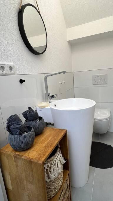 Boho Apartment Mit Aussicht Auf Gartenoase Naehe Duesseldorf Крефельд Экстерьер фото